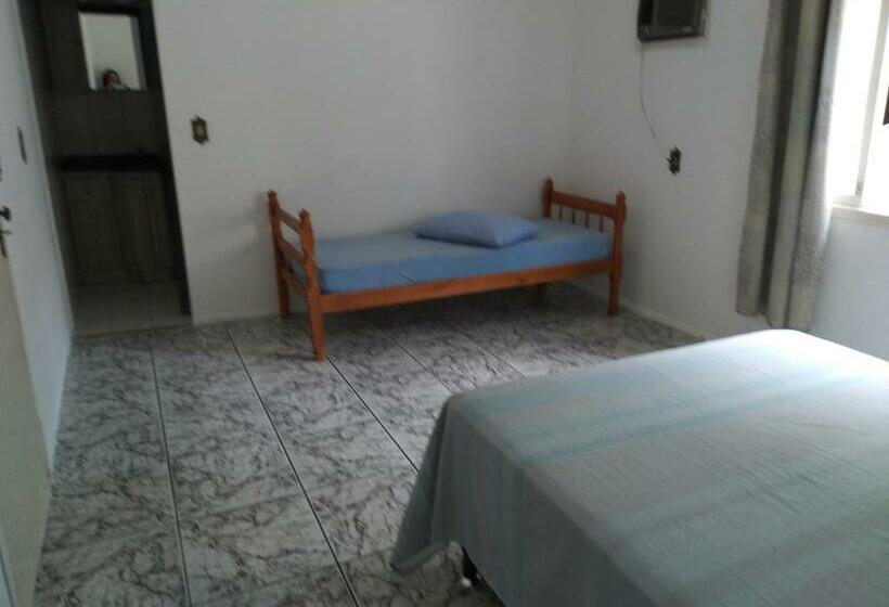 اتاق خانوادگی, Hostel Germânica