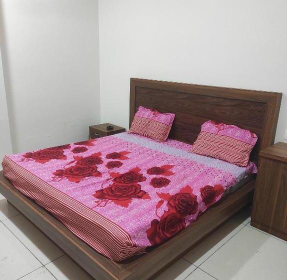 Quarto Triplo Clássico, Oyo 86772 V S