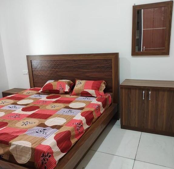 Quarto Triplo Clássico, Oyo 86772 V S