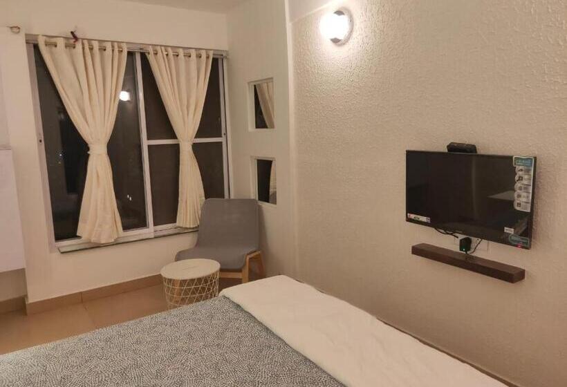 חדר סטנדרט, The Banyan Shelters