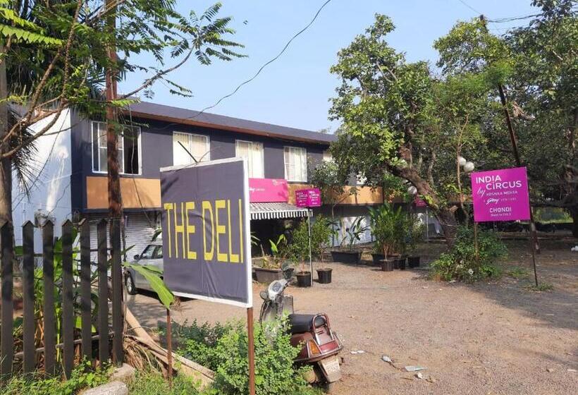 חדר סטנדרט, The Banyan Shelters