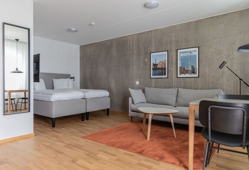 Студия Стандарт, The More Hotel Västra Hamnen