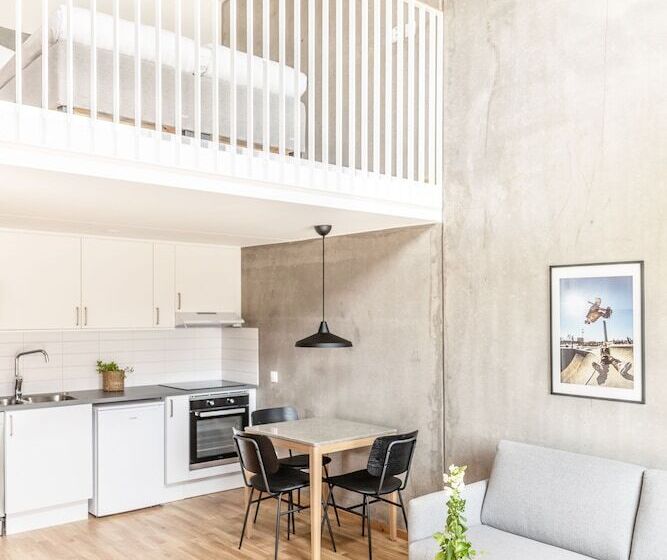 Студия Стандарт, The More Hotel Västra Hamnen