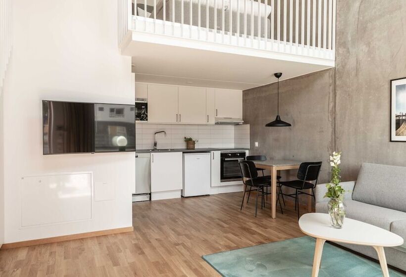 Студия Стандарт, The More Hotel Västra Hamnen