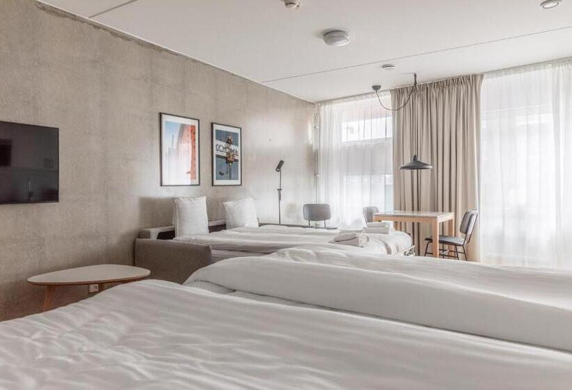 Студия Стандарт, The More Hotel Västra Hamnen