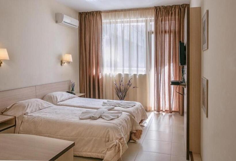 バルコニー付きスタンダードルーム, александра