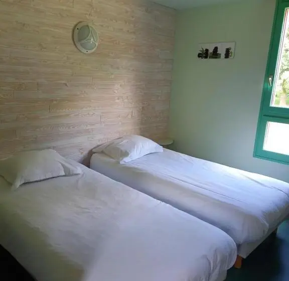 Standard Kolmen Hengen Huone, Hôtel Du Golf Du Coiroux
