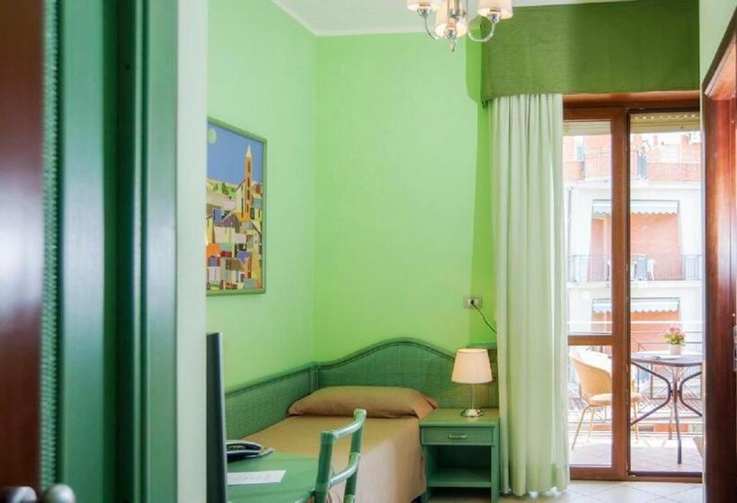 스탠다드 트리플 발코니 룸, Orion