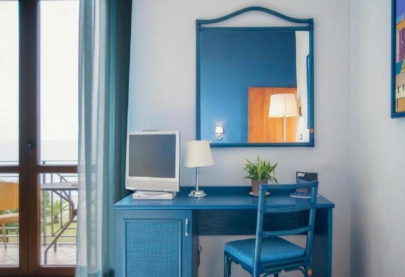 발코니가 있는 4인용 스탠다드 룸, Orion