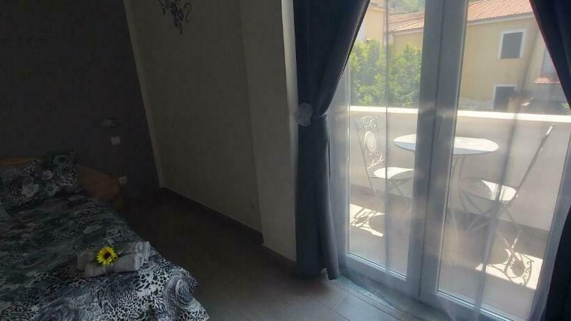 스탠다드 발코니 룸, Clausis