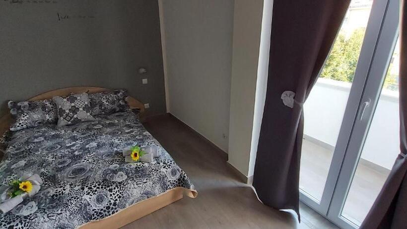 스탠다드 발코니 룸, Clausis