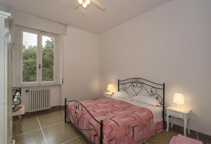 اتاق استاندارد با چشم‌انداز باغ, Holiday Pisa Gare 2