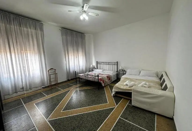 اتاق استاندارد چهارنفره با بالکن, Holiday Pisa Gare 2