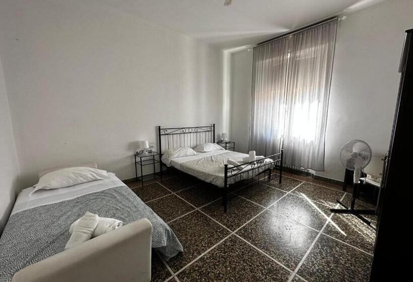 اتاق ساده سه‌ نفره, Holiday Pisa Gare 2