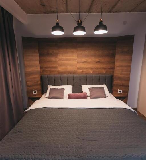 豪华三人间, City Centar House