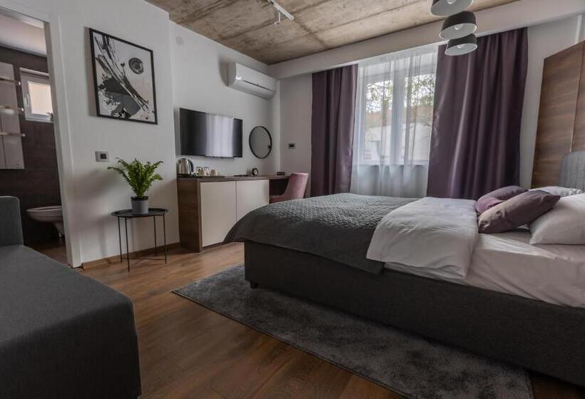 豪华三人间, City Centar House