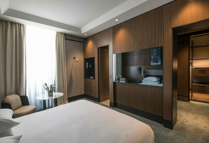 اتاق سوپریور, Umilta 36