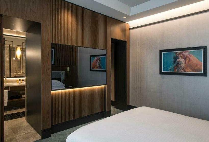 اتاق سوپریور, Umilta 36