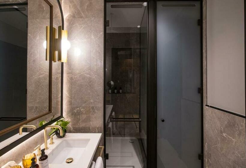 اتاق لوکس, Umilta 36