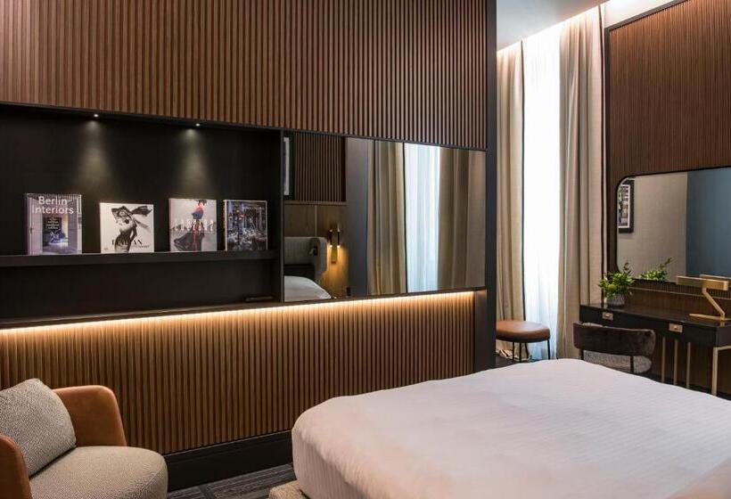 اتاق لوکس, Umilta 36