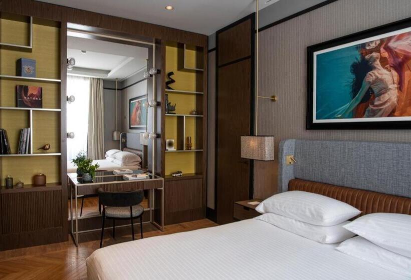 سوییت لوکس, Umilta 36