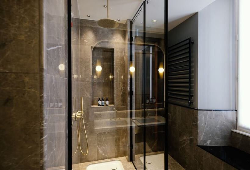 اتاق سوپریور, Umilta 36