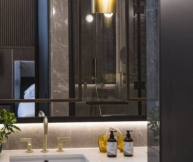 اتاق سوپریور, Umilta 36