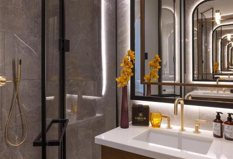 اتاق سوپریور, Umilta 36