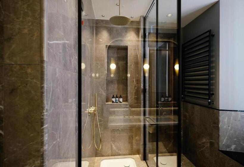 اتاق سوپریور, Umilta 36