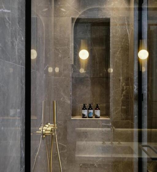 آپارتمان سوپریور 1 خوابه, Umilta 36