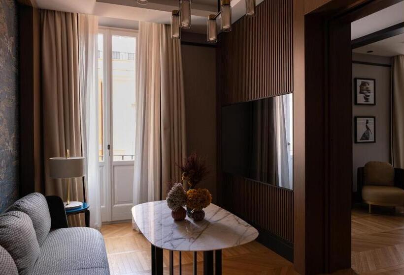 آپارتمان لوکس 1 خوابه, Umilta 36