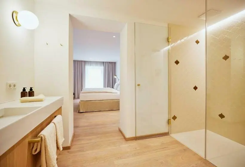キングサイズベッドのデラックスルーム, Boutiquehotel Zum Goldenen Hirschen