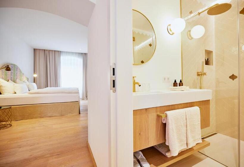スーペリアースイート, Boutiquehotel Zum Goldenen Hirschen