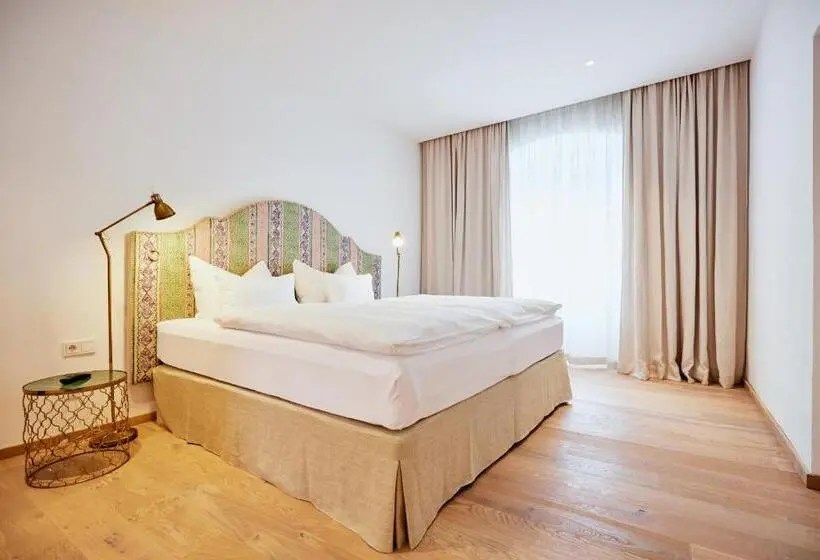 スーペリアースイート, Boutiquehotel Zum Goldenen Hirschen
