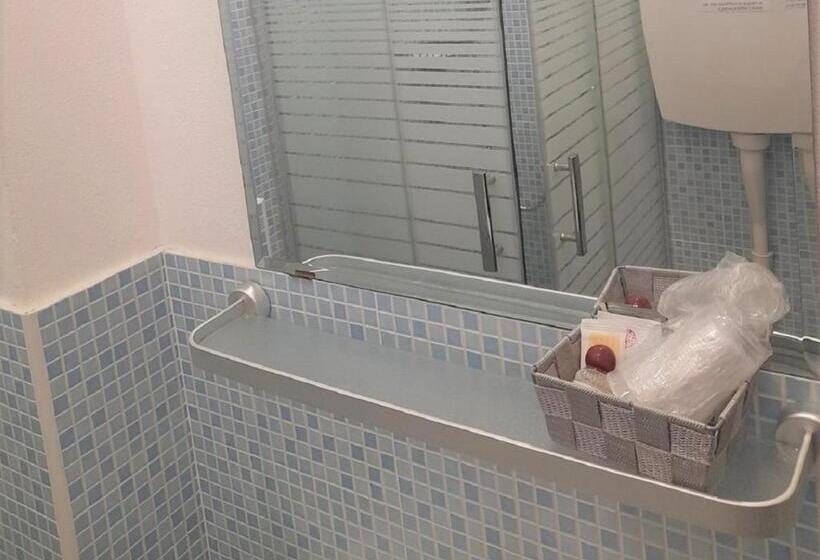 חדר סטנדרט, Enrica