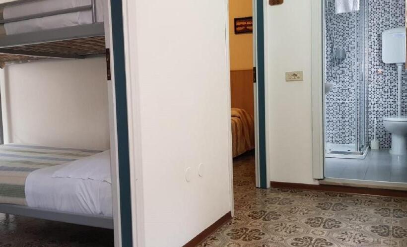 חדר משפחתי, Enrica