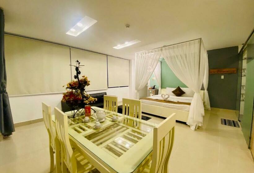 Deluxe Room, Saigon Rose