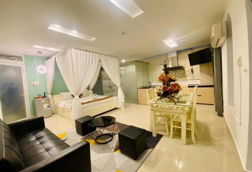 Deluxe Room, Saigon Rose