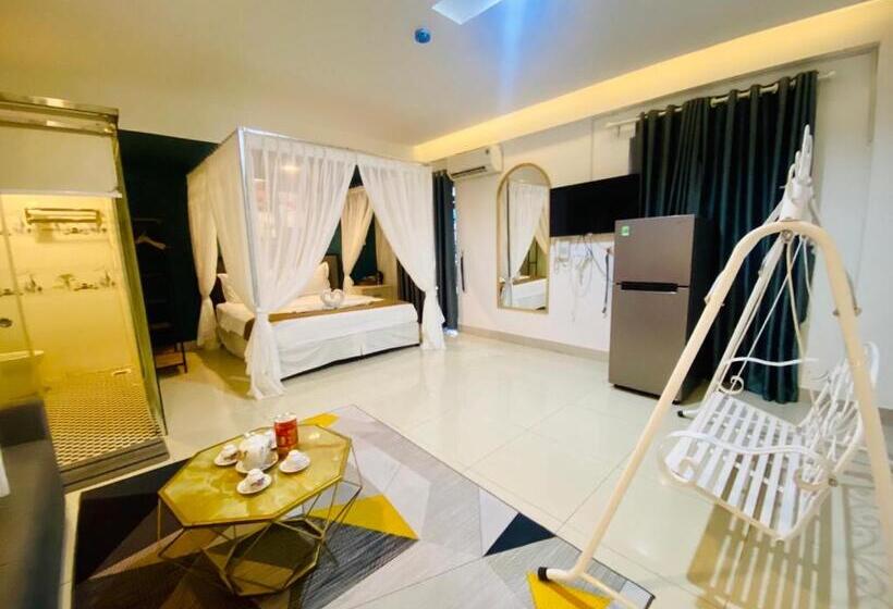 Deluxe Room, Saigon Rose