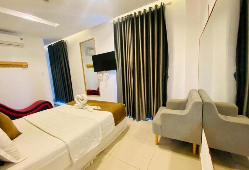 Superior Room, Saigon Rose