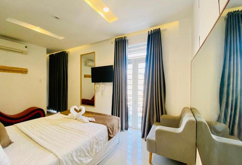Superior Room, Saigon Rose