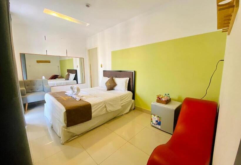 Standard Quadruple Room, Saigon Rose