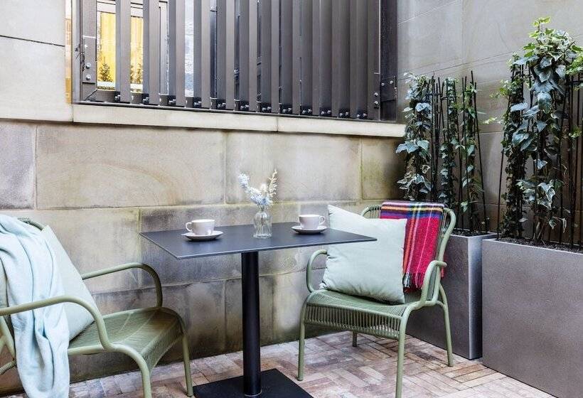 اتاق استاندارد با تخت بزرگ, Virgin Hotels Edinburgh