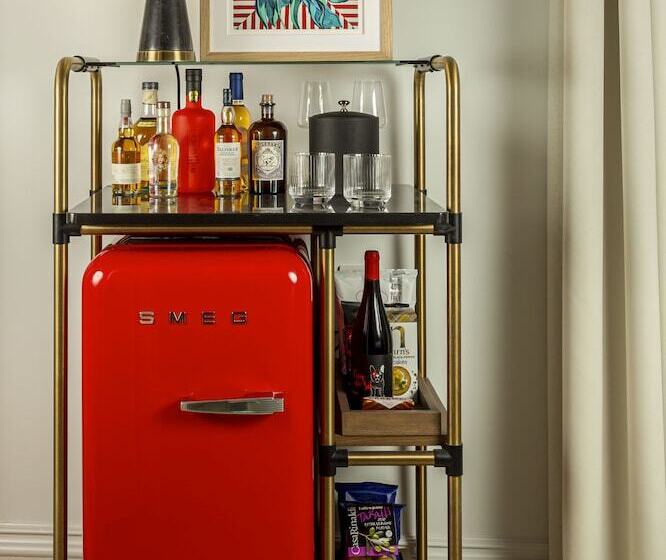 اتاق استاندارد با تخت بزرگ, Virgin Hotels Edinburgh