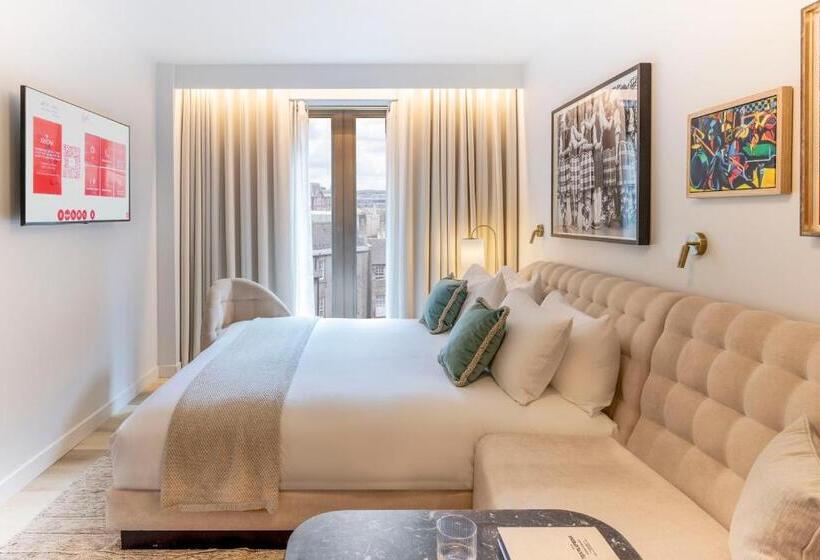 اتاق استاندارد با تخت بزرگ برای معلولان, Virgin Hotels Edinburgh