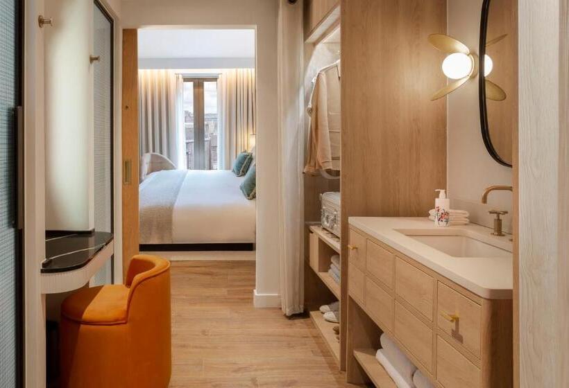 اتاق استاندارد با تخت بزرگ برای معلولان, Virgin Hotels Edinburgh