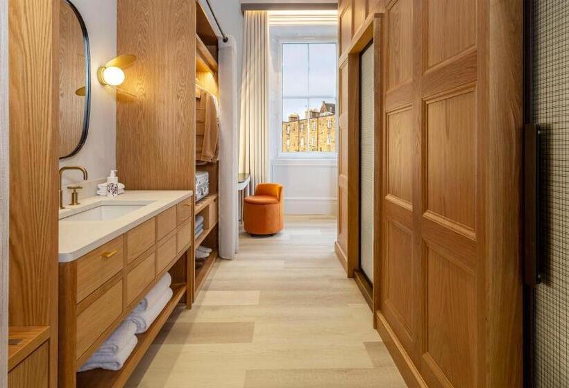 اتاق استاندارد با تخت بزرگ, Virgin Hotels Edinburgh