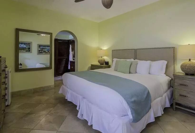 اتاق لوکس, Frangipani Resort