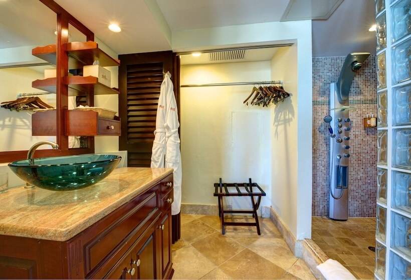 اتاق لوکس, Frangipani Resort