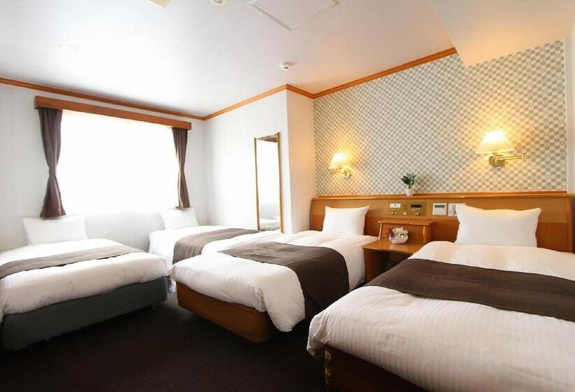 اتاق خانوادگی, Livemax Naha Tomariko